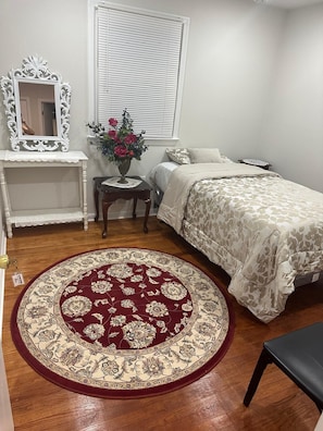 2 bedrooms, desk, iron/ironing board, WiFi
