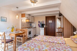 1 bedroom, free WiFi, bed sheets