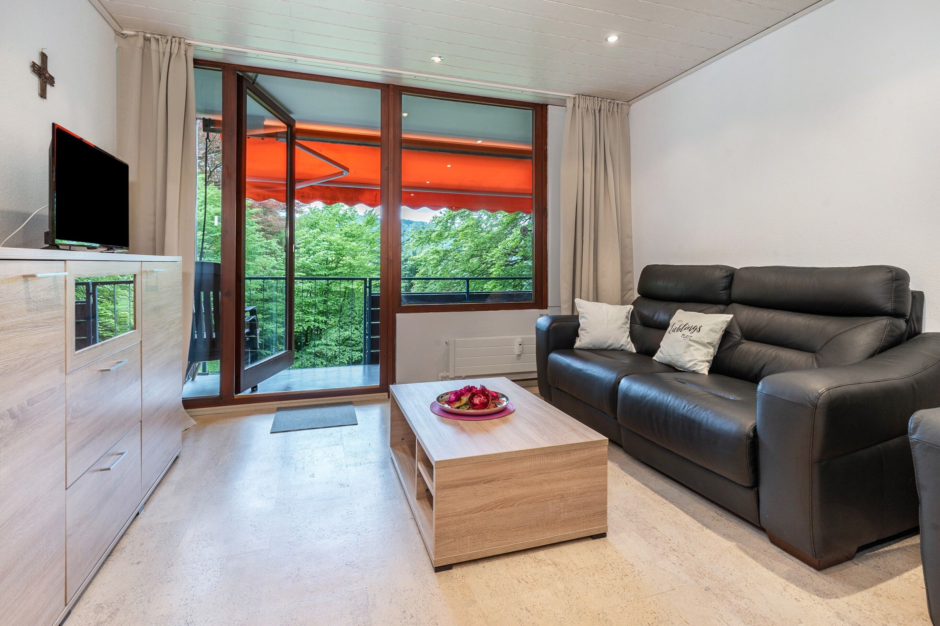 TV, tavolo da ping pong