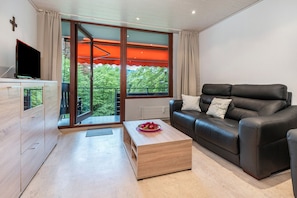 Fernseher, Tischtennisplatte