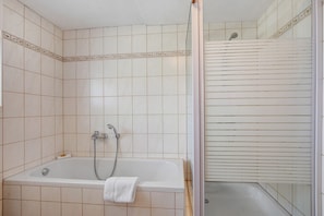 Shower, hair dryer, towels