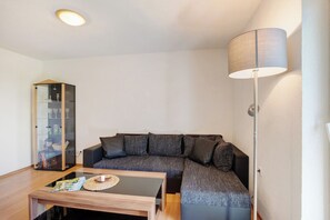 TV - Apartment '1' with Balcony and Wi-Fi (Heroldstatt)