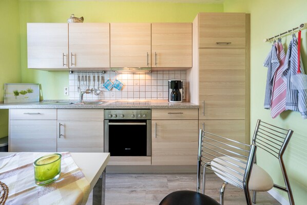 Kühlschrank, Ofen, Herdplatte, Geschirrspüler