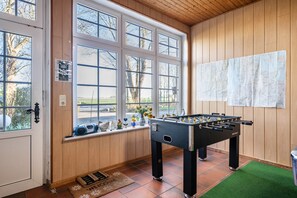 Games room - Apartment 'Schimmelreiter' with Private Terrace, Shared Garden and Wi-Fi (Schülp)