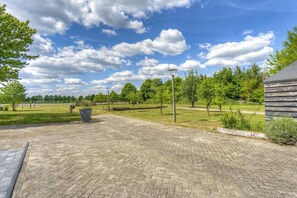 Property grounds - Holiday Home 'Land Hof Spelle' with Private Terrace, Private Garden and Wi-Fi (Spelle)