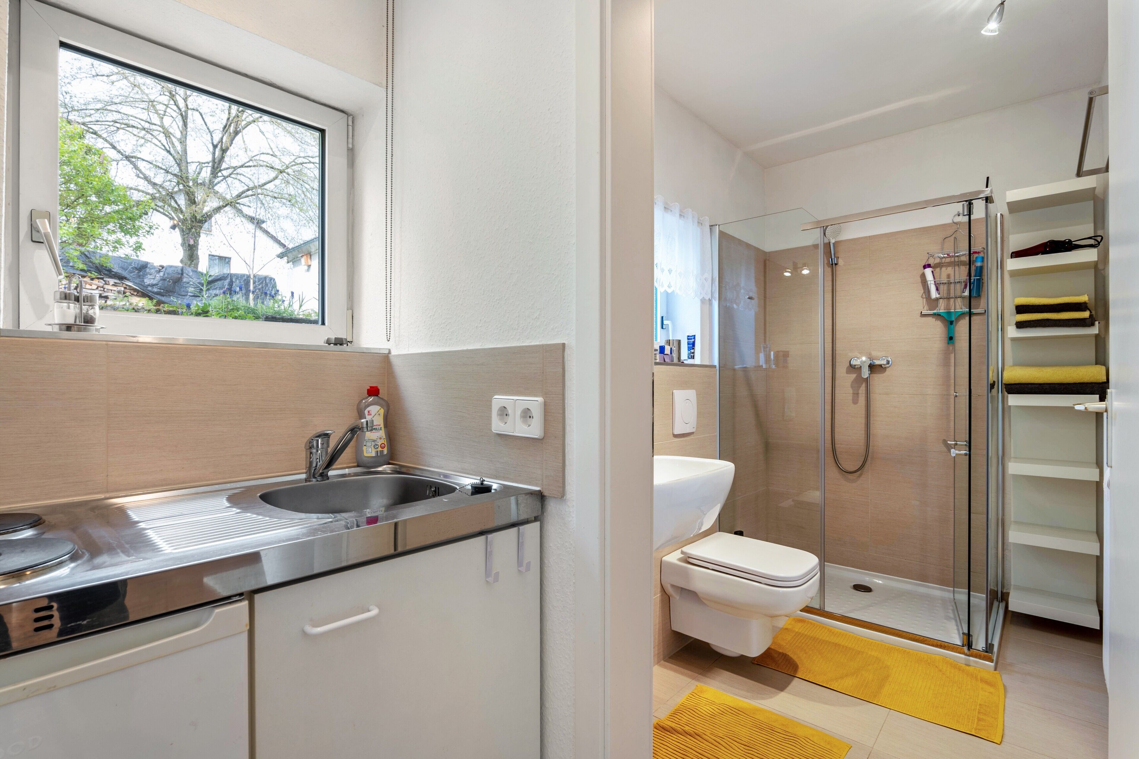Shower, hair dryer, towels