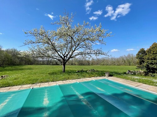 Nouveau Gîte avec piscine au sud du Lot, dans un parc de 5 ha