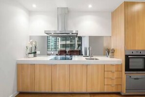 Kühlschrank, Ofen, Herdplatte, Geschirrspüler