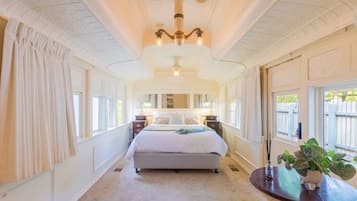 3 bedrooms, iron/ironing board, bed sheets