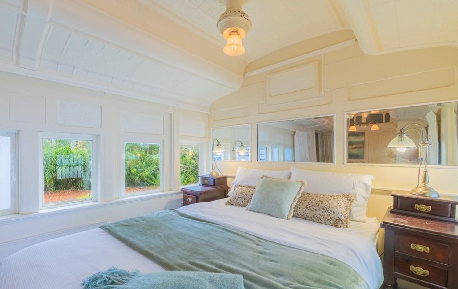 3 bedrooms, iron/ironing board, bed sheets