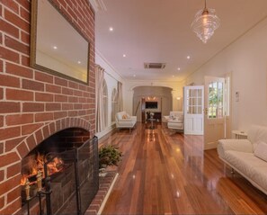 Interior - Property Sold - Listing to be deleted (Emerald)