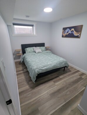 2 Schlafzimmer, Schreibtisch, Bügeleisen/Bügelbrett, Reisekinderbett