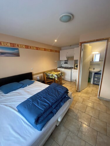 Studio en étage à 700 mètres des Thermes