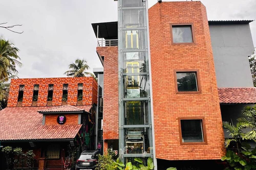 YAM HOTEL