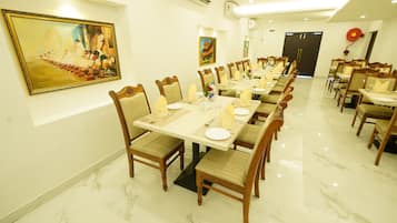 Café da manhã (INR 200 por pessoa)