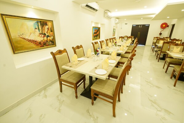 Daily local cuisine breakfast for a fee - YAM HOTEL  (Thiruvananthapuram)