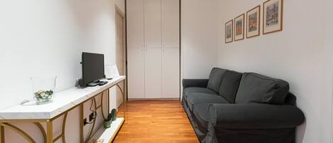 Apartment (4 Bedrooms) | Front of property