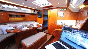 House, 3 Bedrooms, City View | Interior