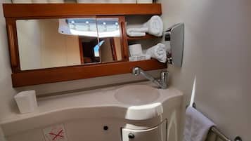 House, 3 Bedrooms, City View | Bathroom