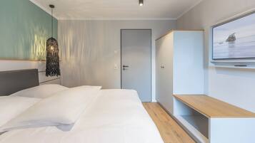 1 bedroom, travel cot, free WiFi, bed sheets