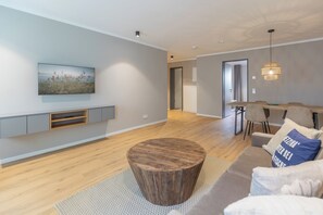 TV - Deluxe apartment Zollbude 02 directly at Husum harbor (Husum)