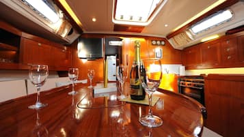 House, 3 Bedrooms | Dining room