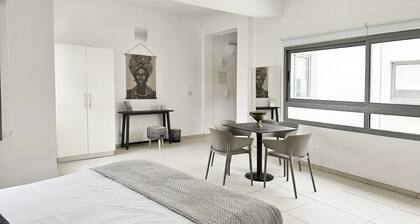 Phaedrus Living: Ledras Residences 201