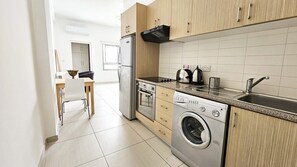 Cookware/dishes/utensils