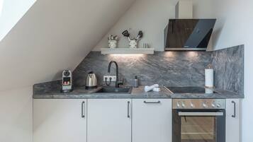 Geladeira, fogão, cooktop, lava-louças