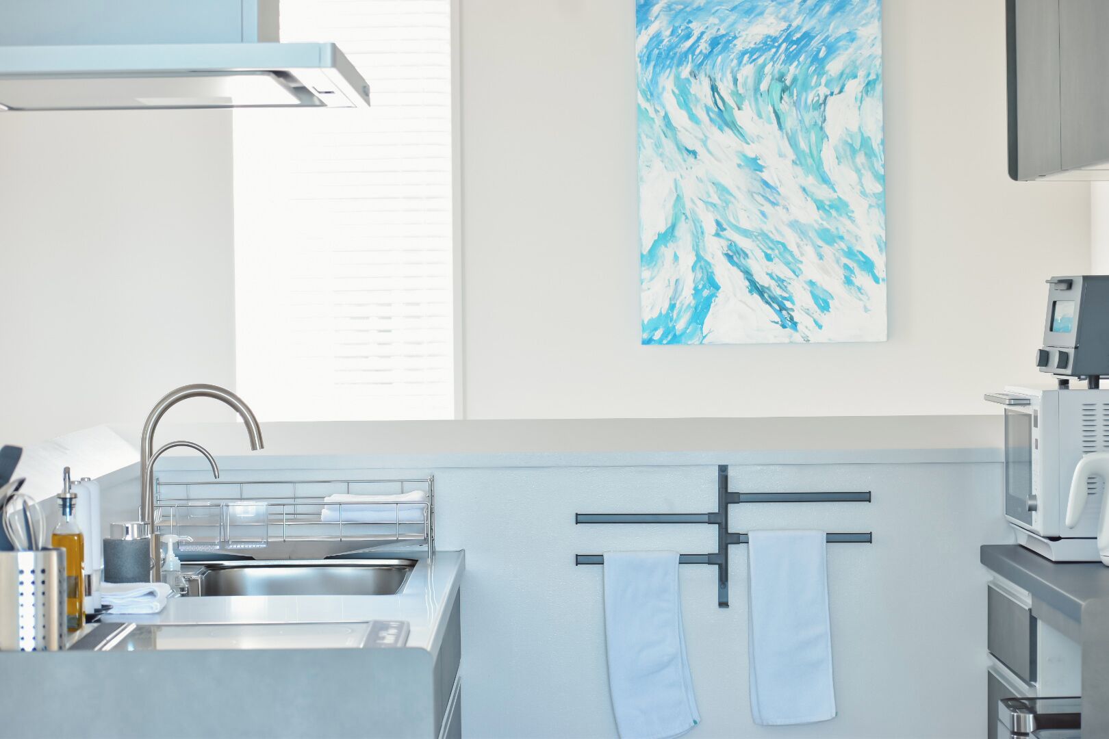 Refrigerador con freezer, microondas, horno, placa de cocina