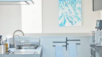 Vila Deluks, pemandangan samudra | Dapur pribadi | Lemari es besar, microwave, oven, dan kompor