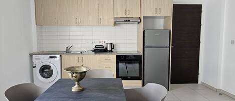 Refrigerador, horno, parrilla de estufa y tostadora