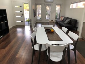 Family dining - Serenity Home 11 by Hiverooms (Pakenham)