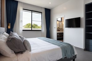 4 bedrooms, iron/ironing board, WiFi, bed sheets