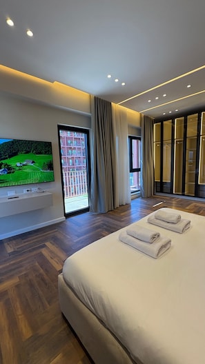 Appartement, balcon, vue sur la ville | 2 chambres, accès au Wi-Fi (inclus)