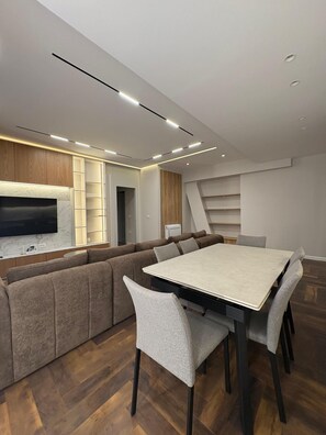 Apartment, Balcony, City View | Private kitchenette | Oven, stovetop, cookware/dishes/utensils, cleaning supplies - Blue Boutique Apartments 3 (Tirana)