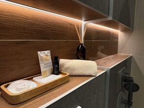 Dusche, Handtücher, Seife, Toilettenpapier