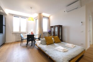 Bügeleisen/Bügelbrett, Reisekinderbett, WLAN, Bettwäsche