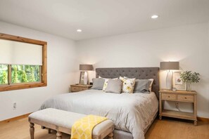 4 soverom, strykejern/-brett, reiseseng for barn og wi-fi (inkludert)