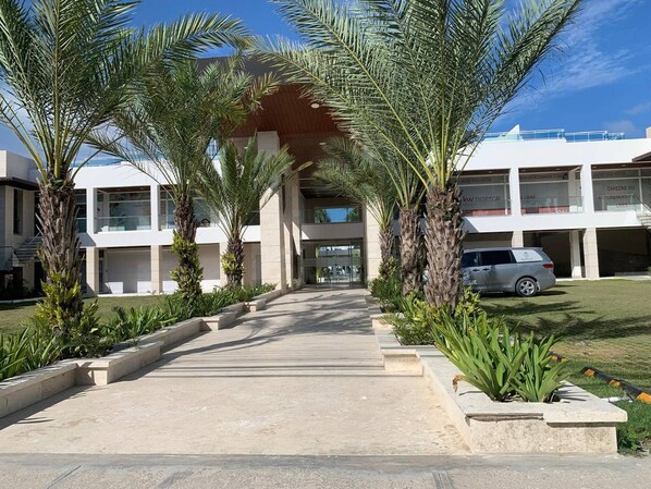 Apartment, 3 Bedrooms, Accessible, Smoking | Property grounds