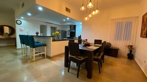 Apartment, 3 Bedrooms, Accessible, Smoking | Dining room