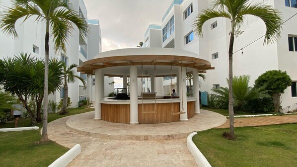 Apartment, 3 Bedrooms, Accessible, Smoking | Property grounds