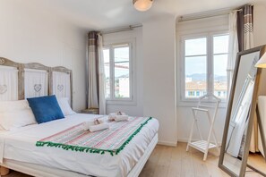 Iron/ironing board, free WiFi, bed sheets, wheelchair access