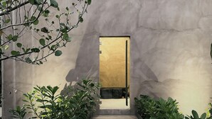 A wooden pathway leading to a door with a textured wall behind it. - inchantreedoolay Huahin (Pranburi)