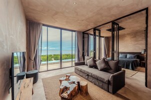 Suite, Sea View | Iron/ironing board, free cribs/infant beds, rollaway beds, free WiFi