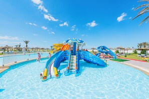 Piscine couverte, piscine extérieure (ouverte en saison)