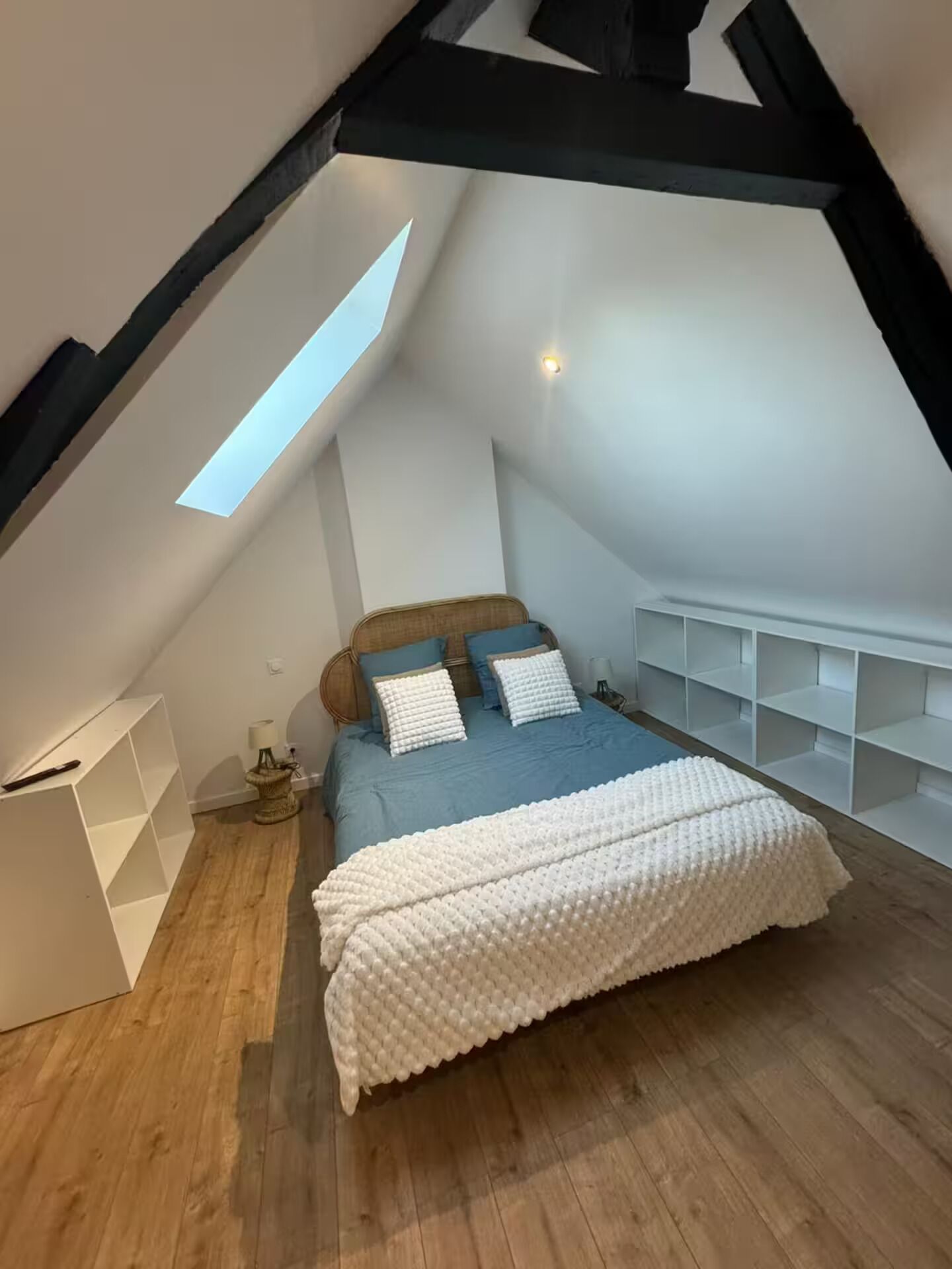 3 habitaciones, tabla de planchar con plancha, wifi y ropa de cama 