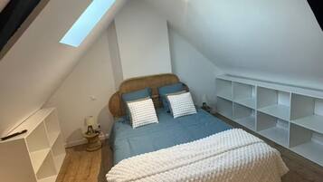 3 bedrooms, iron/ironing board, WiFi, bed sheets