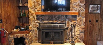 A Large Trailside Vacation Home with 2 Large Fireplaces