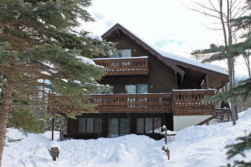 A Large Trailside Vacation Home with 2 Large Fireplaces